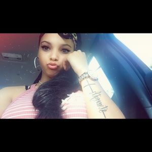 Meet your Posher, Mikyria